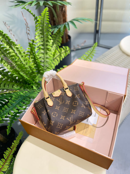 Small Louis Vuitton bag